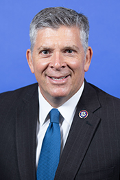 Portrait of Darin Lahood
