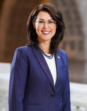 Portrait of Deidre Henderson